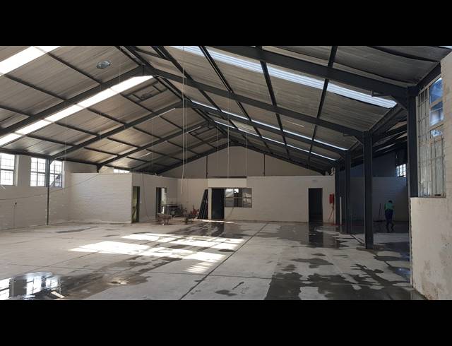 579M² FACTORY TO LET IN TRIANGLE FARM